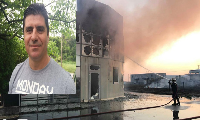 Θρήνος για το θάνατο του πυροσβέστη στη Θεσσαλονίκη: Η στιγμή που πιάνει φωτιά το εργοστάσιο (vid)