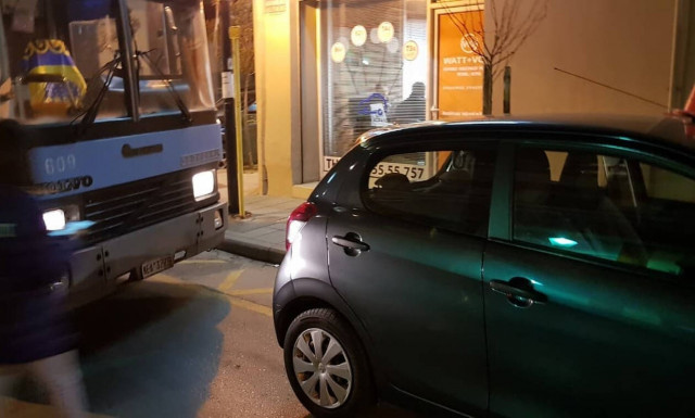 Θεσσαλονίκη: Λεωφορείο άλλαξε δρομολόγιο λόγω σταθμευμένου οχήματος