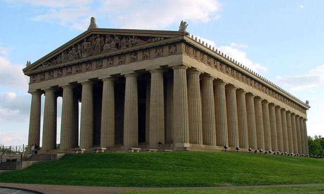 Το επιβλητικό αντίγραφο του Παρθενώνα στη Βαυαρία