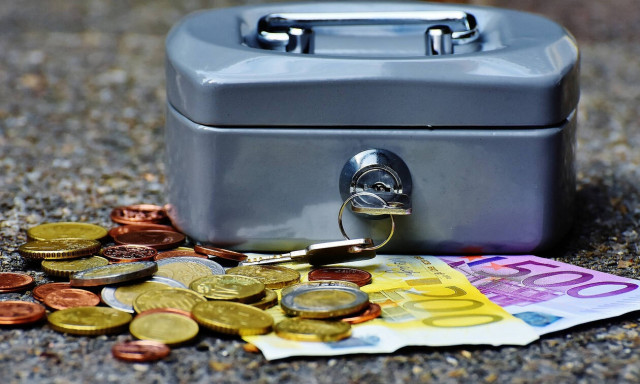 Έχετε χρέη σε ταμεία και Εφορία; Μεγάλη ανατροπή με τη ρύθμιση των 120 δόσεων