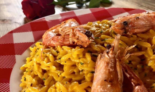 Πεντανόστιμη συνταγή για ριζότο με γαρίδες και σαφράν