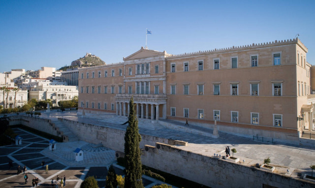 Μας δουλεύουν όλοι ψιλό γαζί…