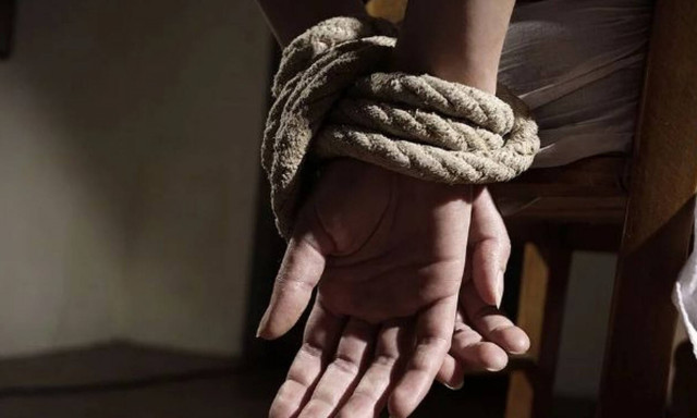 Θρίλερ: Απήγαγαν την μητέρα πασίγνωστου ποδοσφαιριστή (pics)