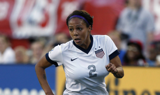 Προπονείται στον 5ο μήνα της εγκυμοσύνης της και αποστομώνει τους επικριτές της μέσω Twitter (pics)