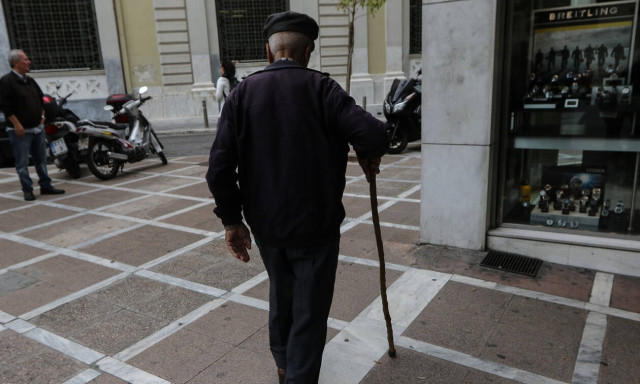 Συντάξεις Απριλίου: Δείτε πότε θα γίνουν οι πληρωμές σε όλα τα Ταμεία 