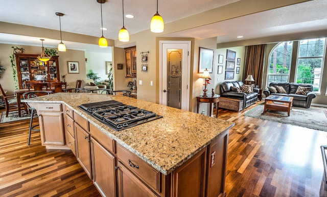 ΑΑΔΕ: Στο στόχαστρο αγοραπωλησίες ακινήτων και Airbnb