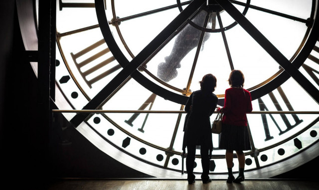 Αλλαγή ώρας: Πότε γυρνάμε τα ρολόγια μας μία ώρα μπροστά - Πότε καταργείται οριστικά