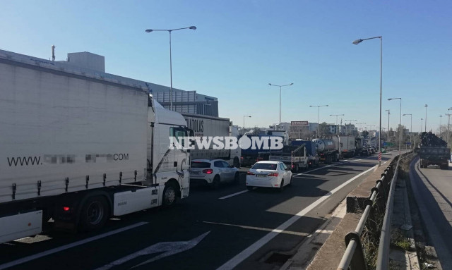 «Κόλαση» η Αθηνών - Λαμίας - Τεράστιο μποτιλιάρισμα λόγω τροχαίου