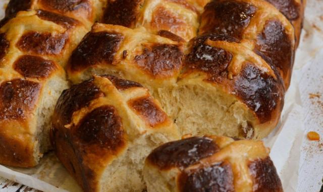 Η συνταγή της ημέρας: Hot cross buns