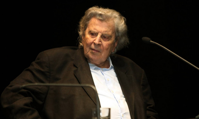 Κρίσιμες ώρες για τον Μίκη Θεοδωράκη: Στο νοσοκομείο για 11η ημέρα