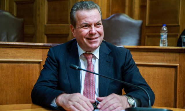 Πετρόπουλος: Μηνιαία ασφαλιστική εισφορά έως 200 ευρώ για το 90% των μη μισθωτών το 2019