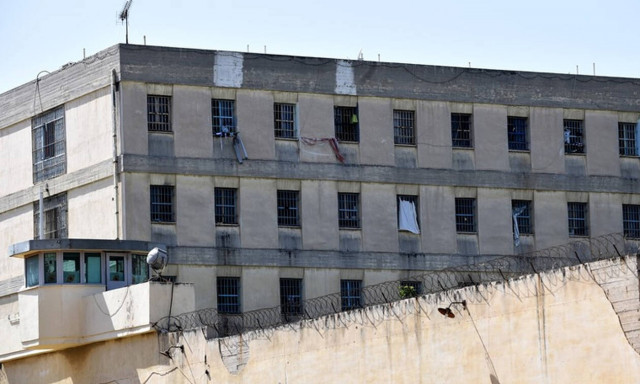 Ο νόμος της σιωπής: «Δεν κατάλαβα ότι με μαχαίρωσαν», λέει τραυματίας της συμπλοκής στον Κορυδαλλό