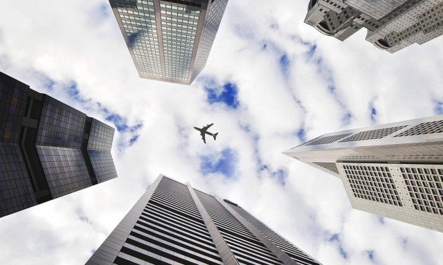 Βίντεο - ντοκουμέντο: Boeing 767 κάνει «βουτιά» και συντρίβεται στο έδαφος