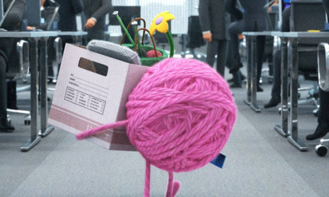 Πώς ακριβώς νιώθει μια γυναίκα σε ένα ανδροκρατούμενο εργασιακό περιβάλλον (video)