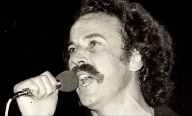 Όταν ο Ξυλούρης ξεσήκωνε την Ελλάδα τραγουδώντας Ερωτόκριτο