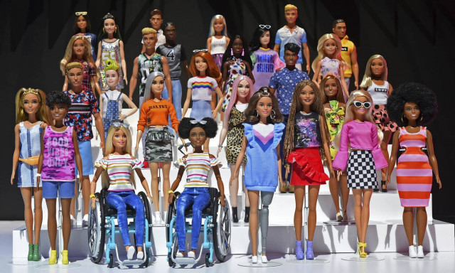 Η Barbie έγινε 60 ετών και είναι πιο «νέα» από ποτέ! (pics&vid)