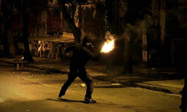 «Βροχή» από μολότοφ στο Πολυτεχνείο: Ένας άνδρας συνελήφθη