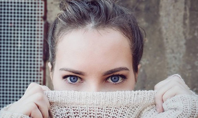 Εyebrow tinting: το νέο trend των stars