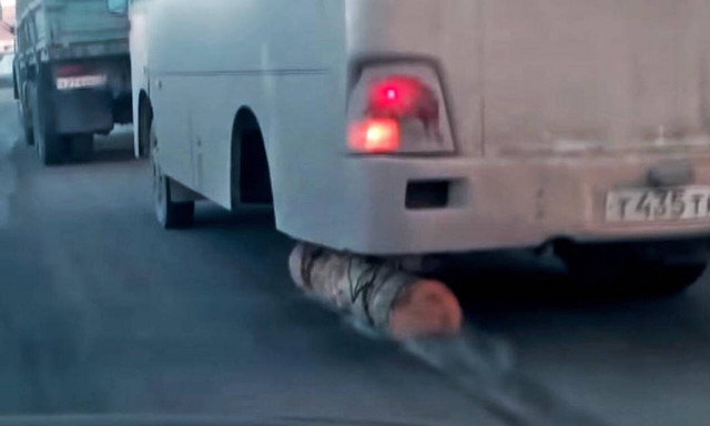 Απίστευτo: Δεν είχε ρεζέρβα και πήρε ένα κομμάτι ξύλο!