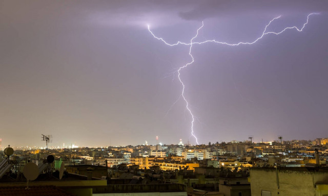 Καιρός - Έκτακτο δελτίο επιδείνωσης από την ΕΜΥ: Βροχές, καταιγίδες και θυελλώδεις άνεμοι