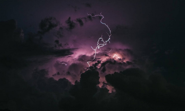 Έκτακτο δελτίο ΕΜΥ: Αυτές τις περιοχές θα σαρώσουν ισχυρές καταιγίδες