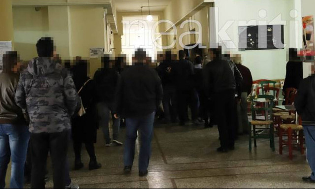 Ηράκλειο - Ασέλγεια: Συγγενείς της 11χρονης προπηλάκισαν τον κατηγορούμενο - «Θα σε σκοτώσουμε» 