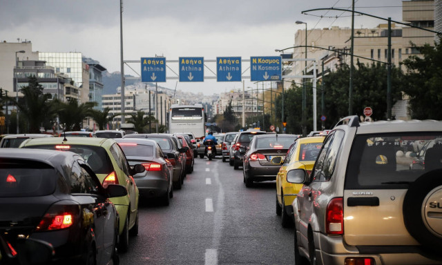 Χάος στους δρόμους της Αθήνας: Πού σημειώνεται μποτιλιάρισμα