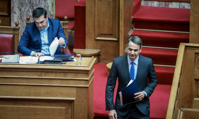 Συνταγματική αναθεώρηση: «Μετωπική» σύγκρουση Τσίπρα - Μητσοτάκη στη Βουλή