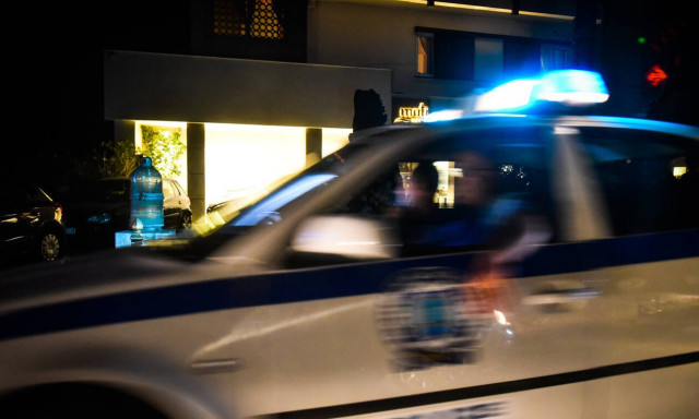 Θρίλερ: Άνδρας νεκρός σε ταξί με σφαίρα στο κεφάλι