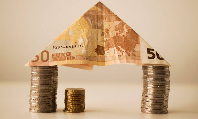 Η αντικατάσταση του Δικαστή από τον τραπεζίτη και το πάρτυ των κερδοσκόπων 