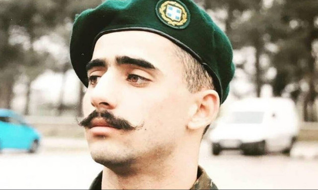 Έδιωξαν τον βαρβάτο καταδρομέα που τραγουδούσε «Μακεδονία Ξακουστή» (vid)