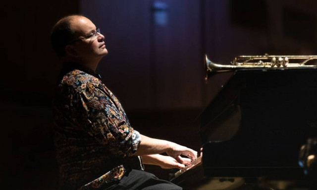 «Ο διαχρονικός Γιώργος Μουζάκης» - Μία παράσταση γεμάτη λάμψη, μπρίο και υψηλή αισθητική