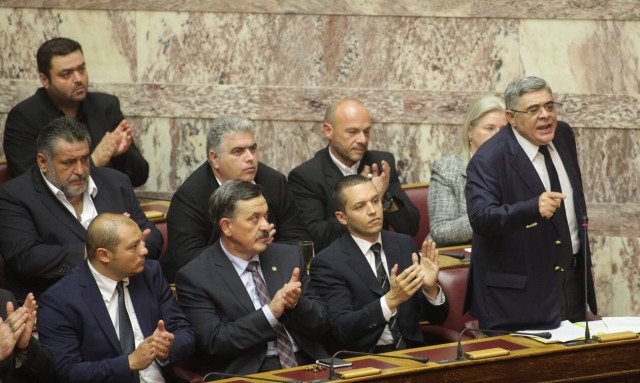 Επεισόδιο στη Βουλή με βουλευτές της Χρυσής Αυγής (video)