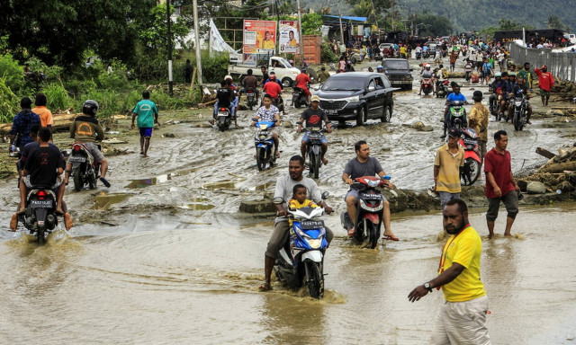 Τραγωδία στην Ινδονησία: 2 νεκροί από κατολίσθηση - Στους 58 οι νεκροί από τις πλημμύρες (pics)