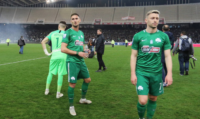 Παναθηναϊκός-Ολυμπιακός: Διεκόπη στο 70΄το ντέρμπι «αιωνίων»: Ξύλο, δακρυγόνα και χάος στις κερκίδες