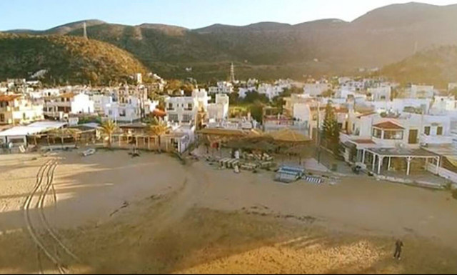 Ηράκλειο: Το «χρυσαφένιο» ηλιοβασίλεμα στη Σταλίδα μέσα από ένα σούπερ drone βίντεο