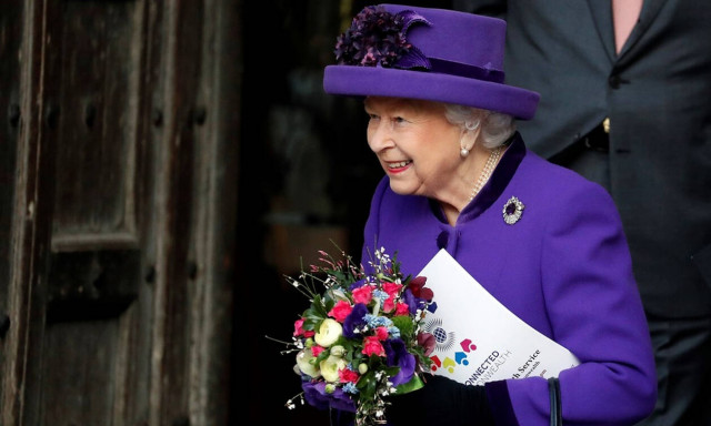 Η βασίλισσα Ελισάβετ άσκησε βέτο: Τι απαγόρευσε στη Μέγκαν Μαρκλ και στον πρίγκιπα Χάρι (pics)