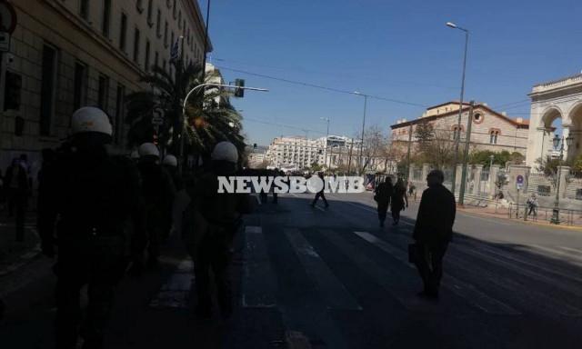 Ένταση στο μαθητικό συλλαλητήριο στο κέντρο της Αθήνας (pics-vid)