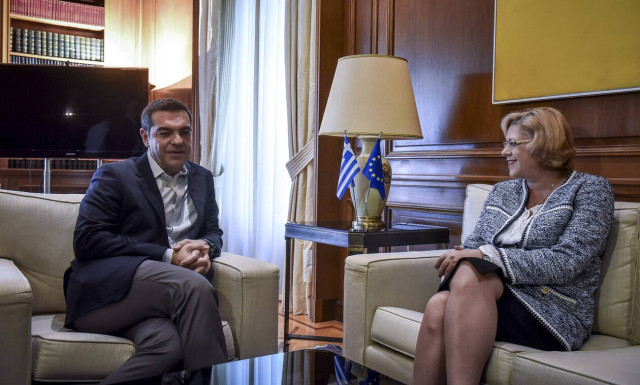 Στις 12:00 το τετ-α-τετ του Αλέξη Τσίπρα με την Επίτροπο Περιφερειακής Πολιτικής