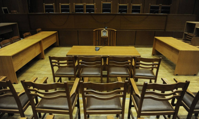 Ελεύθεροι υπό όρους οι 9 κατηγορούμενοι για τα πλαστά διπλώματα οδήγησης