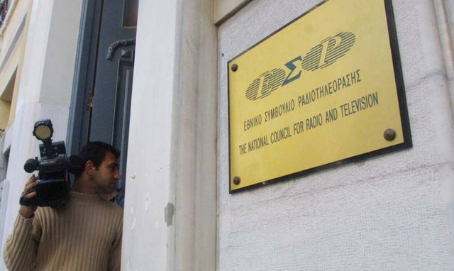 STAR: «Έκοψαν» την εκπομπή πασίγνωστης παρουσιάστριας - Δείτε τι συνέβη (pics)