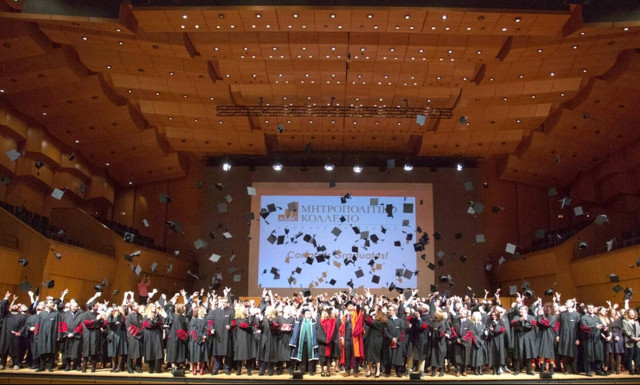 Λαμπρές Τελετές Αποφοίτησης από το Μητροπολιτικό Κολλέγιο (pics)