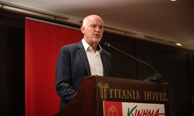 Ο Γιώργος Παπανδρέου όπως δεν τον έχετε ξαναδεί - Οι φωτογραφίες που έγιναν viral στο διαδίκτυο 