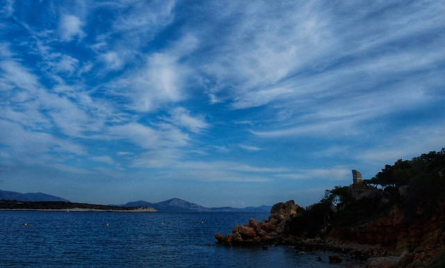 Sunny over the weekend with strong winds in the Aegean