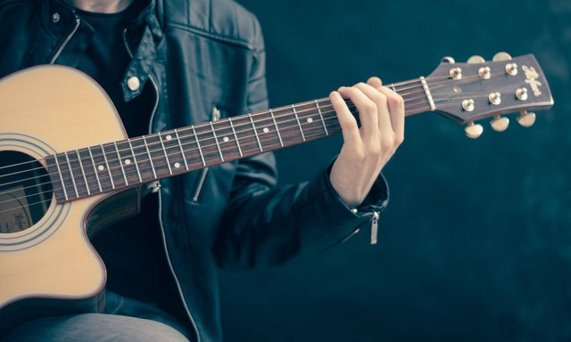 Τραγωδία: Νεκρός διάσημος τραγουδιστής - Αυτοπυροβολήθηκε κατά λάθος σε βίντεο κλιπ (pics)