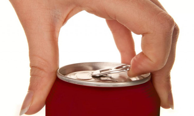 Άνοιξε το αναψυκτικό του, αυτό που είδε μέσα θα τον στοιχειώνει για μια ζωή! (pics)