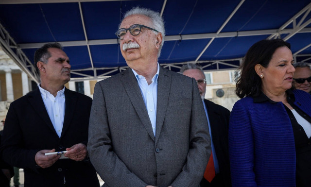 Γαβρόγλου: «Γιατί δεν ακούστηκε το «Μακεδονία Ξακουστή» στην μαθητική παρέλαση στο Σύνταγμα» (vid)