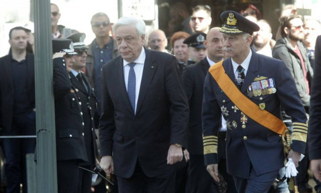 25η Μαρτίου: Η στιγμή που άνδρας προσπάθησε να επιτεθεί στον Πρόεδρο της Δημοκρατίας 