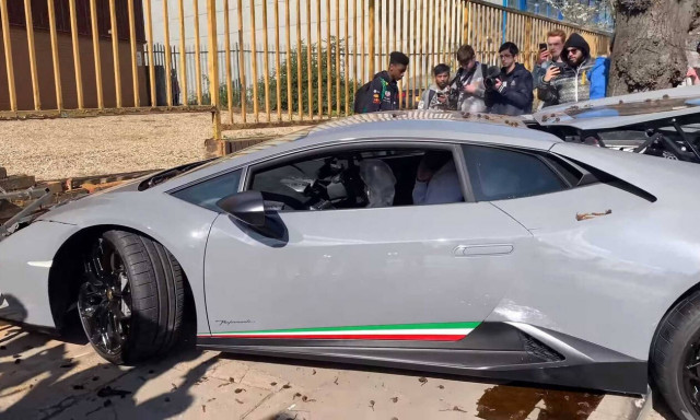 Ήθελε και Lamborghini - Δείτε πώς την κατάντησε και... κλάψτε (pics)