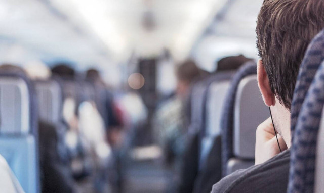 Επική αντίδραση! Η στιγμή που αεροσυνοδός συνειδητοποιεί ότι η πτήση προσγειώθηκε σε λάθος χώρα